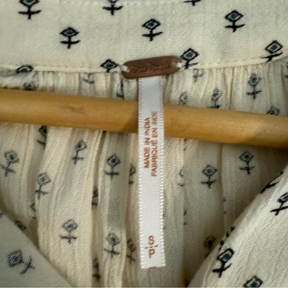 Free People Cream Navy Lightweight Long Sleeve Split Neck Tunic Shirt Top Size S - Picture 6 of 13